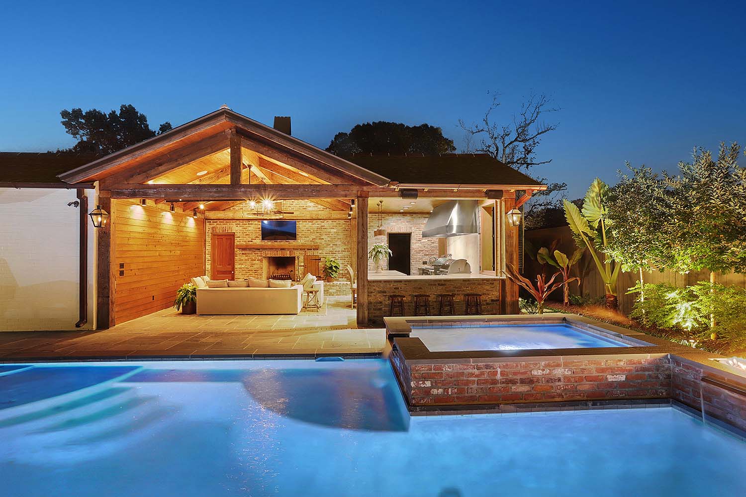 Baton Rouge Pool with Hot Tub Outdoor Pool Entertainment Area